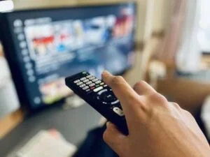 テレビを見るには-4-300x225.webp