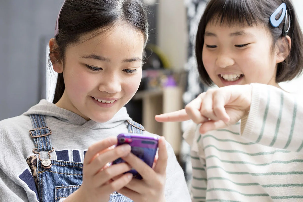 Thumbnail bài viết: 95% học sinh trung học cơ sở sử dụng mạng xã hội . Chỉ 20% nữ sinh và 10% nam sinh sử dụng mạng xã hội "hơn 4 giờ mỗi ngày"