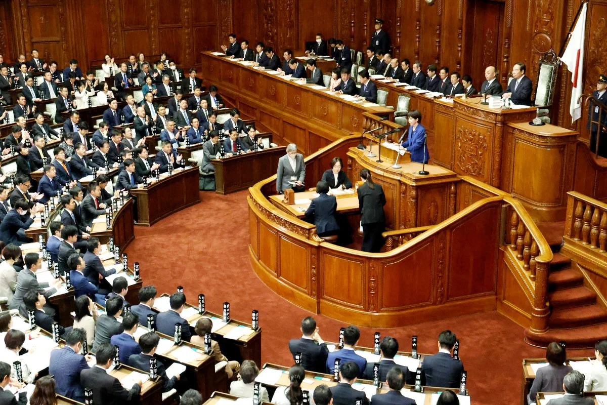 Xem chi tiết chủ đề: Nhật Bản : Giải quyết vấn đề giá cả tăng cao bằng trợ cấp và thúc đẩy nền kinh tế thông qua ngành công nghiệp quốc phòng.