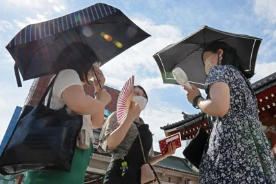 Đọc hết bài:"Nhiệt độ vượt 40 độ C trên khắp Nhật Bản" , nhiệt độ mặt nước biển tăng cao.