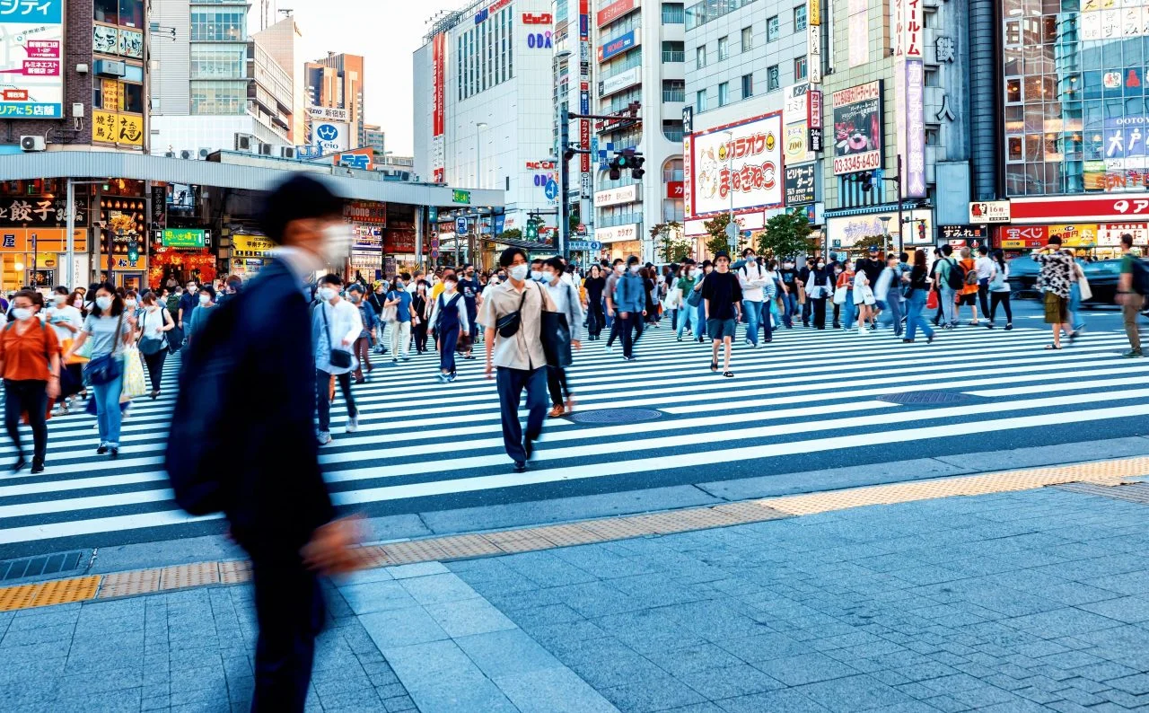 Thumbnail bài viết: Bất chấp thực tế "số lượng người nước ngoài đã tăng lên và tội phạm đã giảm xuống," trẻ em đang bị dồn vào thế bí bởi tư tưởng "Ưu tiên người Nhật".