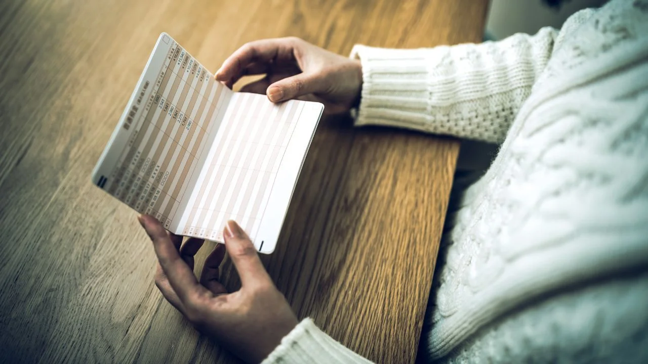 Thumbnail bài viết: Một "quốc gia giàu có", tuy nhiên tài chính Nhật Bản đang gánh trên vai khoản nợ 1000 nghìn tỷ yên, và một "kỷ nguyên buồn" cuối cùng cũng đã đến.