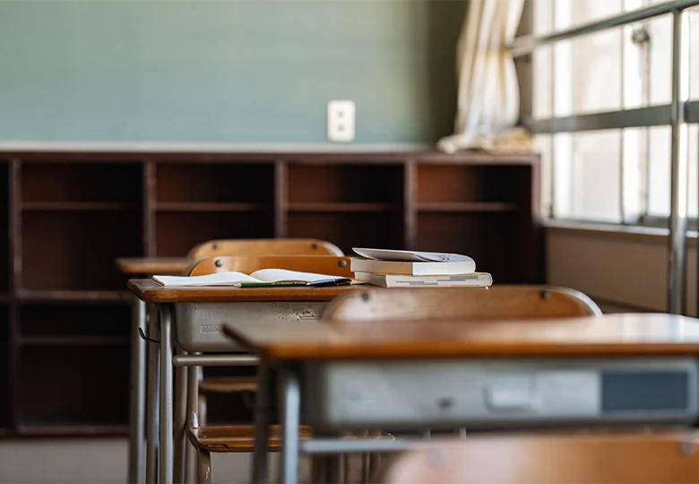 Xem chi tiết chủ đề: Nhật Bản : 58% trường tiểu học và trung học cơ sở công lập thành lập "trung tâm hỗ trợ học sinh bỏ học".