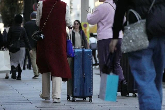 Thumbnail bài viết: Chi tiêu hàng năm của du khách đến Nhật Bản là 1,7 nghìn tỷ yên. Các khách sạn và cửa hàng bách hóa bày tỏ lo ngại về xung đột Nhật Bản-Trung Quốc.