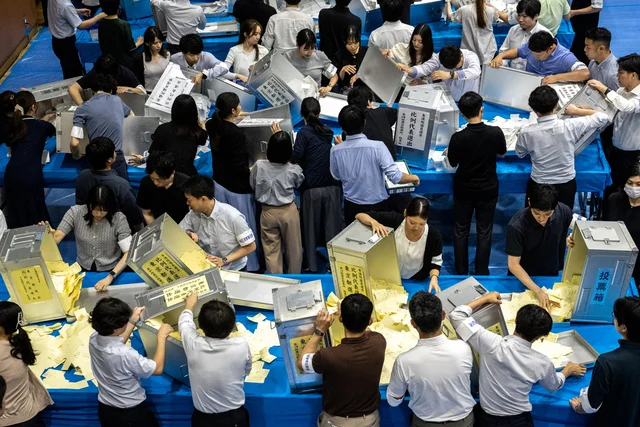 Xem chi tiết chủ đề: Nhật Bản : Giải tán Hạ viện được xem xét, chính quyền địa phương hoang mang . Gánh nặng lớn do chuẩn bị ngân sách.