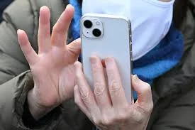 Thumbnail bài viết: Nhật Bản : Mạng xã hội thì được, nhưng email thì không. Những "Cạm bẫy" của chiến dịch tranh cử trực tuyến