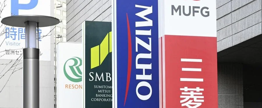 Xem chi tiết chủ đề: Nhật Bản : Ba ngân hàng lớn vượt mốc lợi nhuận ròng 1 nghìn tỷ yên . Việc Ngân hàng Trung ương Nhật Bản tăng lãi suất giúp cải thiện biên lợi nhuận.