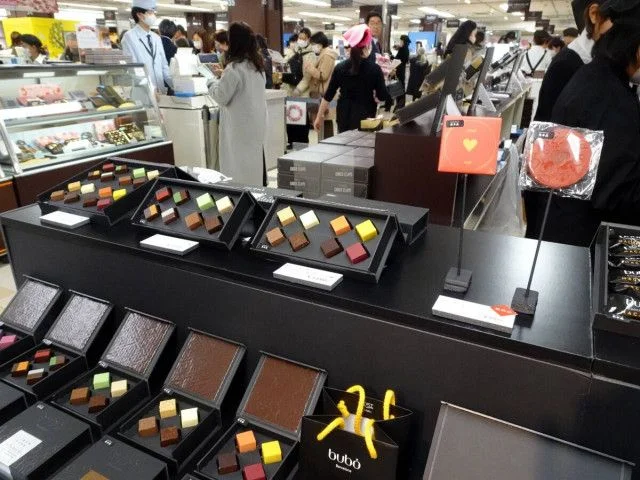 Xem chi tiết chủ đề: Ngày lễ Valentine năm 2026 : Giá cacao tăng cao thúc đẩy sự gia tăng các sản phẩm "không phải sô cô la" và "nội địa".