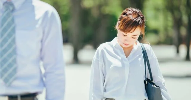 Thumbnail bài viết: Nhật Bản : Mặc dù tổng số giờ làm việc đã giảm mạnh, nhưng nhiều người vẫn than thở "Tôi vẫn không thể hồi phục khỏi sự mệt mỏi."