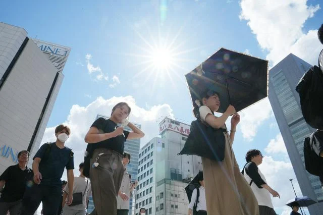 Xem chi tiết chủ đề: Nhật Bản : Mùa hè năm nay có khả năng sẽ lại nóng bức trên khắp cả nước. Cơ quan Khí tượng Nhật Bản công bố dự báo nhiệt độ cao hơn mức trung bình.