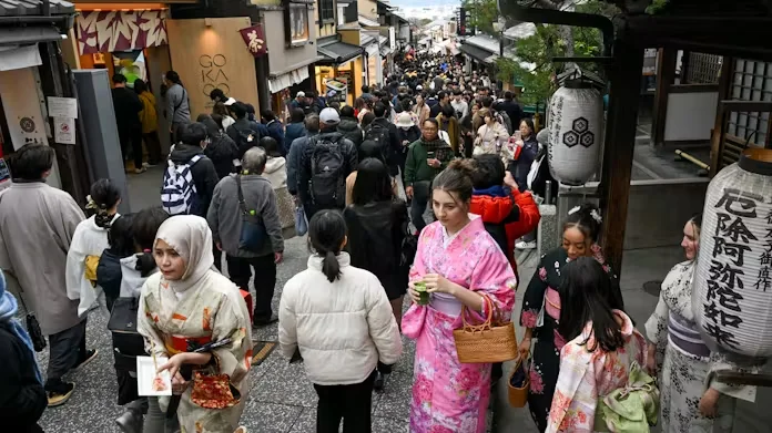 Thumbnail bài viết: Nhật Bản : Thuế lưu trú lan rộng trên toàn quốc, tăng mạnh trong năm tài chính 2026.