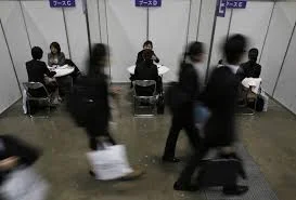 Xem chi tiết chủ đề: Thị trường lao động chiếm ưu thế chưa từng có cũng có những mặt trái. 27% người ở độ tuổi 20 nghỉ việc ngay sau khi gia nhập công ty và hối hận.