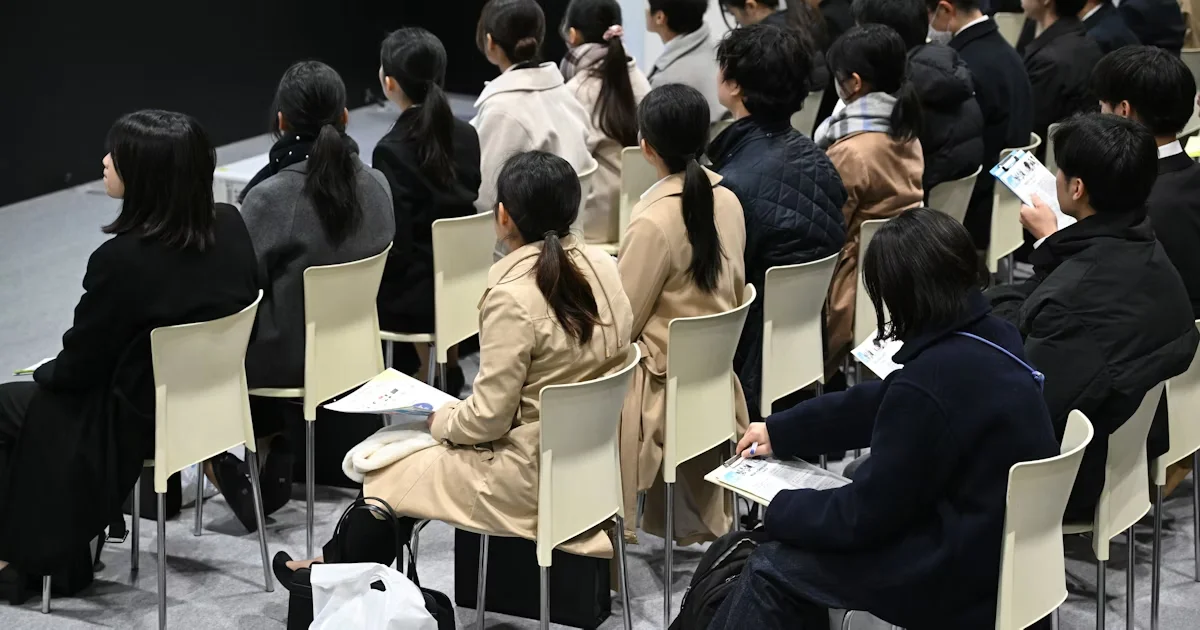 Thumbnail bài viết: Nhật Bản : 92% sinh viên đại học nhận được lời mời làm việc . Lần giảm đầu tiên trong 5 năm, có thể do "thị trường người xin việc"