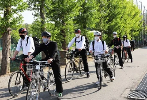 Xem chi tiết chủ đề: Nhật Bản : Ghi nhận 5.000 trường hợp học sinh tử vong hoặc Bbị thương nặng trong các vụ tai nạn xe đạp trong 5 năm qua . "Hãy đội mũ bảo hiểm!"