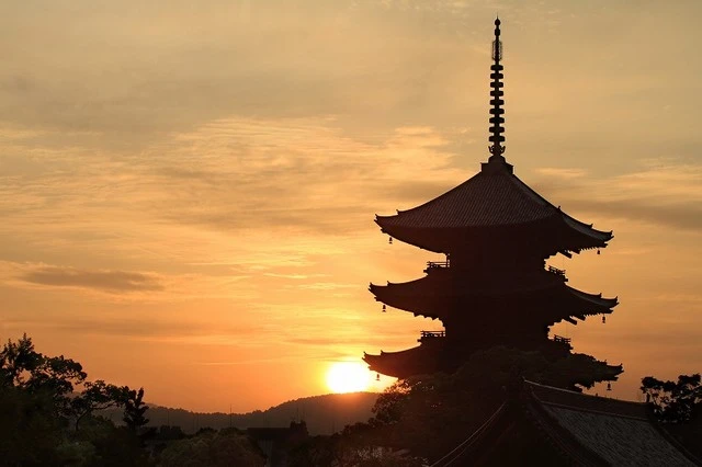 Thumbnail bài viết: Người dân Kyoto kêu lên, "Quá nhiều khách du lịch!" . Nỗi khổ của "du lịch quá mức" mà người nộp thuế phải chịu đựng.