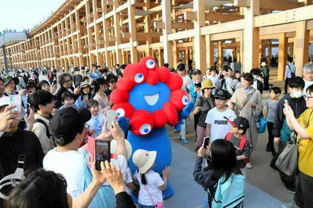 Xem chi tiết chủ đề: Osaka : Đề xuất kéo dài thời gian đóng cửa triển lãm Expo từ 10 giờ tối đến 11 giờ tối , nhằm gia tăng lượng khách thăm quan.
