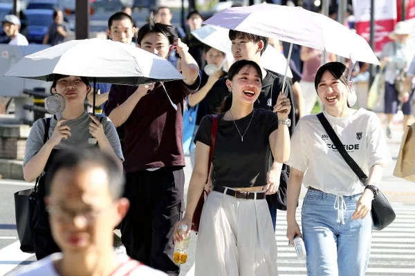 Thumbnail bài viết: Nhật Bản : Mùa hè ghi nhận mức nhiệt kỷ lục trên 40°C , nắng nóng gay gắt dự kiến sẽ tiếp tục kéo dài đến tháng 9.