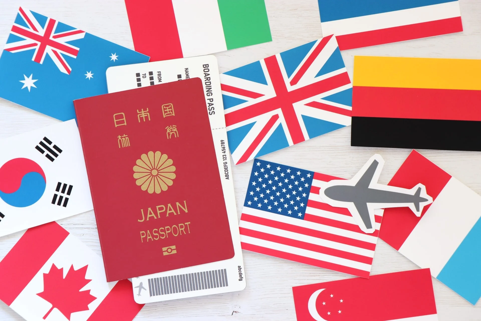 Thumbnail bài viết: Bảng xếp hạng "Những hộ chiếu mạnh nhất thế giới , Nhật Bản đứng thứ hai, cho phép du lịch miễn visa đến 187 quốc gia. Quốc gia nào đứng đầu ?