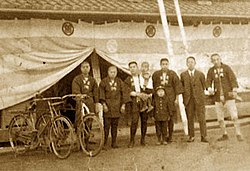 250px-Kongo_Gumi_workers_in_early_20th_century.jpg