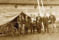 250px-Kongo_Gumi_workers_in_early_20th_century.webp