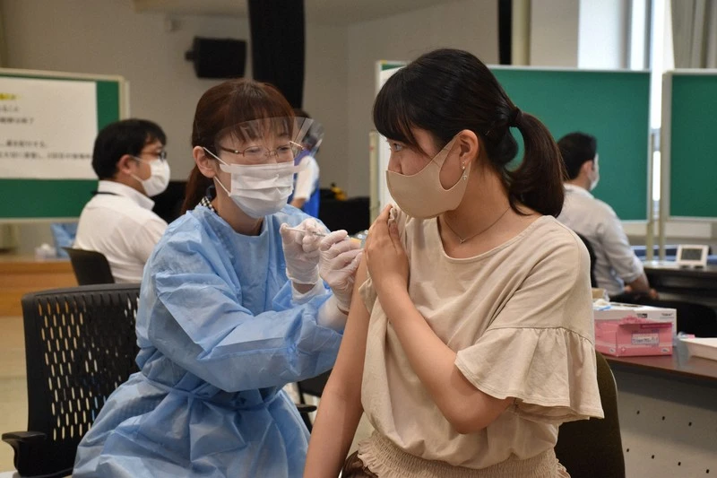 Xem chi tiết chủ đề: Nhật Bản : Người trẻ ngần ngại tiêm vắc-xin , sự cô đơn là tác động.