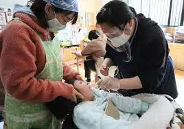 Thumbnail của bài viết: Số lượng trẻ em được chăm sóc y tế tại trường ngày càng tăng . Thúc đẩy việc bố trí y tá và việc hợp tác với giáo viên cũng là thách thức
