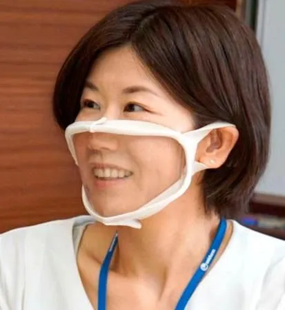 Thumbnail của bài viết: Unicharm, sản xuất khẩu trang có phần miệng trong suốt. Xem xét đến người khiếm thính.