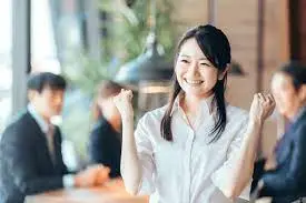 Thumbnail của bài viết: Bảng xếp hạng "Những điều cần thiết cho hạnh phúc". Vị trí thứ 3 là "Thời gian tự do", vị trí thứ 2 là "Sức khỏe", vị trí thứ nhất là ?