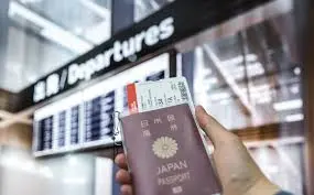 Thumbnail bài viết: "Chỉ có Hàn Quốc rẻ hơn Nhật Bản" , Thủ tướng Ishiba cân nhắc tăng thuế xuất cảnh hiện tại là 1.000 yên . Các biện pháp đối phó với ô nhiễm du lịch.