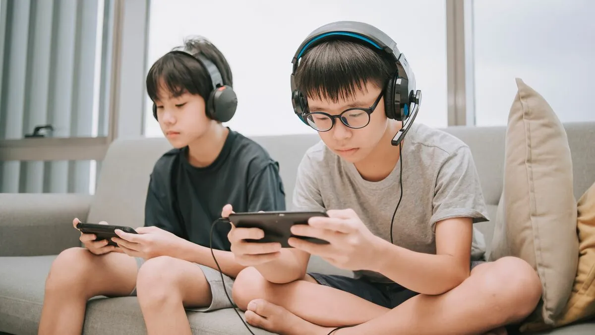 Xem chi tiết chủ đề: Nhật Bản : Thời gian sử dụng điện thoại thông minh của học sinh tiểu học và trung học cơ sở vượt quá thời gian học tập ?