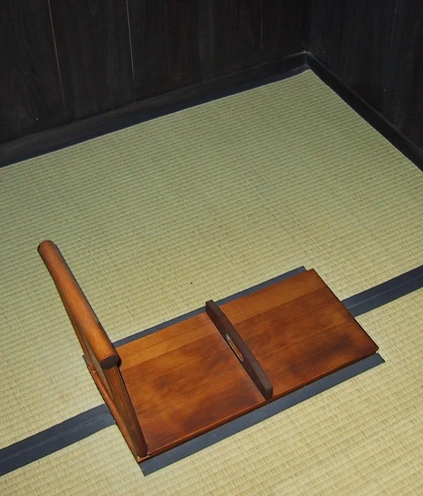 OldJapaneseToilet.jpg