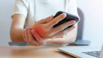 Thumbnail bài viết: "Những rối loạn tiềm ẩn" trong thời đại điện thoại thông minh đang trở nên nghiêm trọng hơn.
