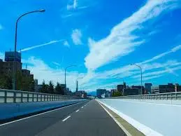 Thumbnail của bài viết: Nhật Bản: Điều gì đằng sau sự thay đổi trong việc thay đổi "giới hạn tốc độ 120 km" trên đường cao tốc?