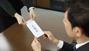 Thumbnail của bài viết: Sự khác biệt giữa "công ty khổ sở trong việc rò rỉ nhân viên " và "công ty ngừng gia hạn hợp đồng”