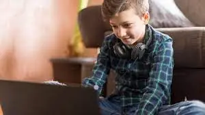Thumbnail của bài viết: Một kỷ nguyên của "stream game" hơn là TV ? Những người trẻ đang xem gì trên YouTube ?