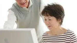 Thumbnail của bài viết: Lý do người cao tuổi không sử dụng thiết bị thông tin ở Nhật Bản là do “không biết sử dụng” với 50,3% phổ biến nhất