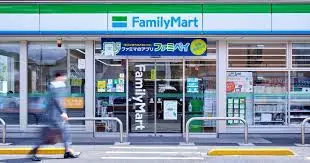 Thumbnail của bài viết: FamilyMart tham gia chương trình thuế quê hương . Các sản phẩm thương hiệu riêng được tặng làm quà đáp lễ.