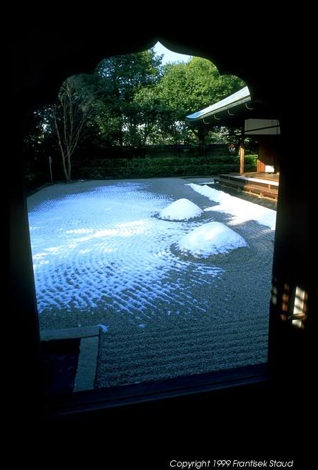 rock-garden-daisen-38.jpg