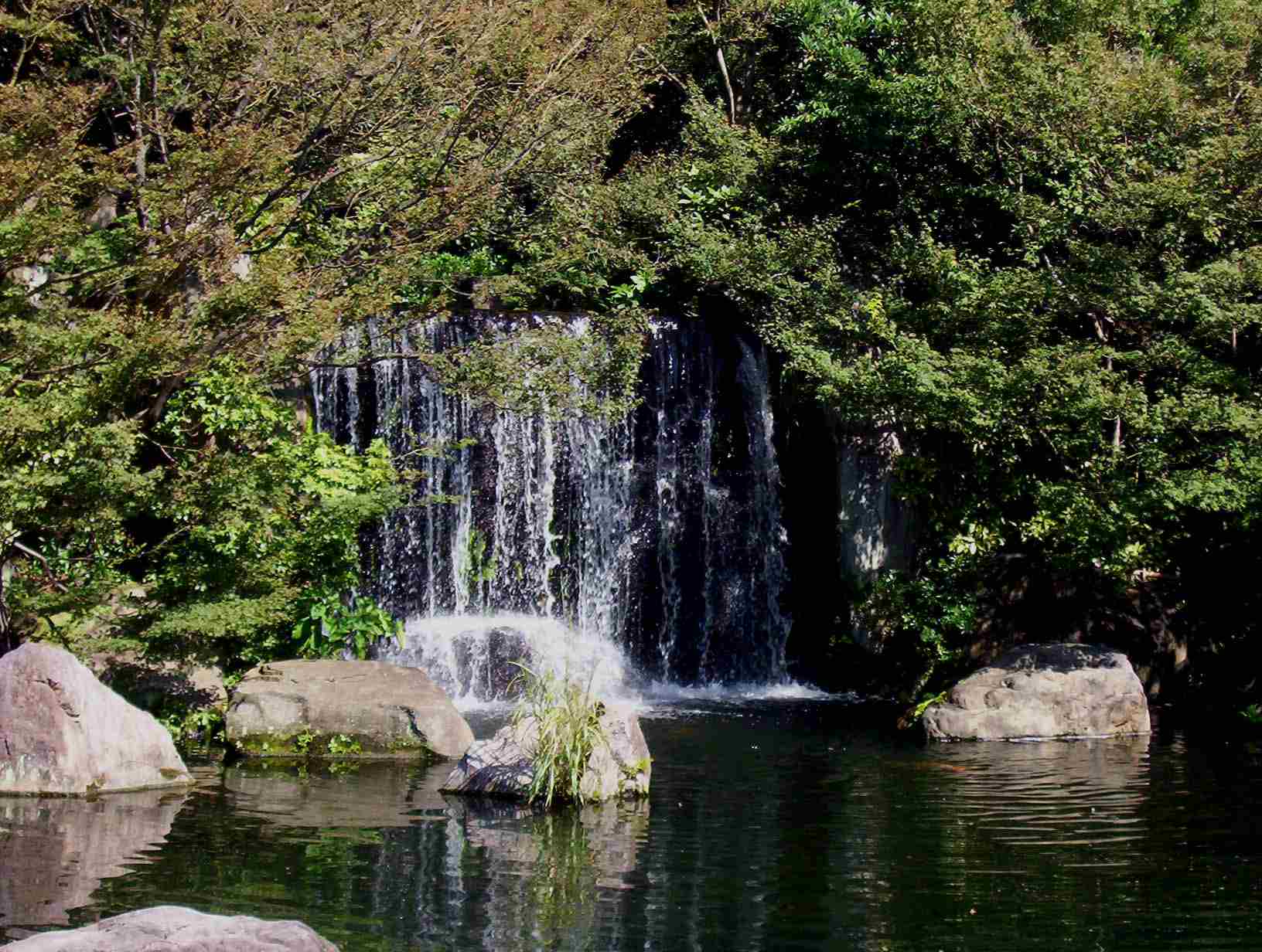 himeji.castle.gardens.jpg