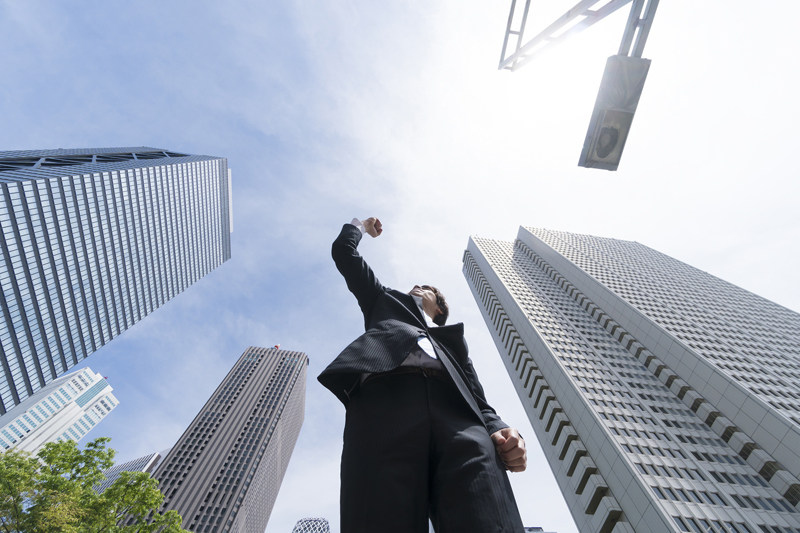 ec_businessman_outdoor001.jpg