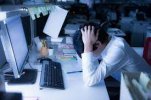 Nhật Bản : Tự tử do làm việc quá sức, một nửa "trầm cảm từ trước đó". Hơn 60% không đến khám bệnh tại cơ sở y tế.