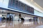 Người đàn ông từ Namibia nhập cảnh tại sân bay Narita bị nhiễm chủng Omicron , ca lây nhiễm đầu tiên được xác nhận ở Nhật Bản.