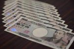 Nhật Bản : 55% "không đánh giá " trợ cấp 100.000 yen . Phiếu giảm giá 50.000 yên cho người dưới 18 tuổi sẽ phân phối theo 2 cách.