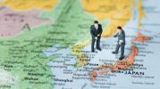 GDP "đứng thứ 3 trên thế giới" nhưng "năng suất thấp so với quốc tế". Những đặc điểm "cực kỳ không đồng nhất" của nền kinh tế Nhật Bản.