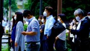 Nhật Bản : Khoảng 90% "sẽ tiếp tục" đeo khẩu trang trong tương lai . Thời điểm để bỏ khẩu trang là khi nào?