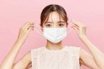 45% "đeo khẩu trang vô điều kiện" .  Sự gia tăng du khách nước ngoài đến Nhật Bản cho thấy những lỗ hổng trong nhận thức tại Nhật Bản.