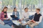 Lý do tại sao du học sinh tìm kiếm việc làm tại Nhật Bản mặc dù đồng yên giảm. Điều gì quan trọng hơn tiền lương?
