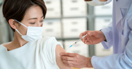 Nhật Bản : Vắc xin Corona "nên được tính phí" . Ưu và nhược điểm xoay quanh quan điểm của Bộ Tài chính.