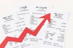Nhật Bản : Thuế tiêu thụ tăng lên 15%, thuế sử dụng đường bộ mới...Việc "tăng thuế lớn" của chính quyền Kishida sẽ đè bẹp người dân !