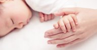 Nhật Bản trong "tình trạng khủng hoảng" với tỷ lệ sinh giảm, sự khác biệt trong các biện pháp từ nước ngoài là gì ?